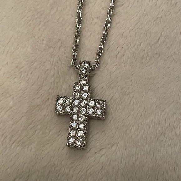 Beautiful Swarovski thick cross necklace - Picture 8 of 10